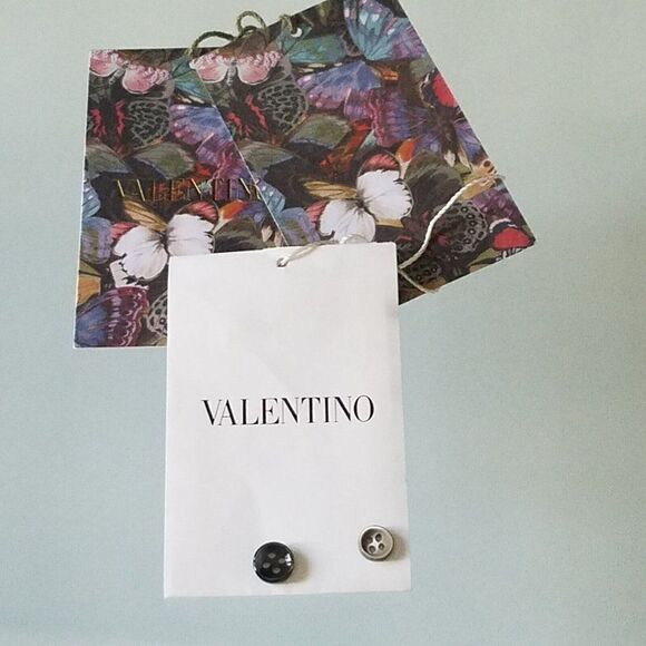 Valentino Replacement Buttons 4 Hole - Picture 2 of 9